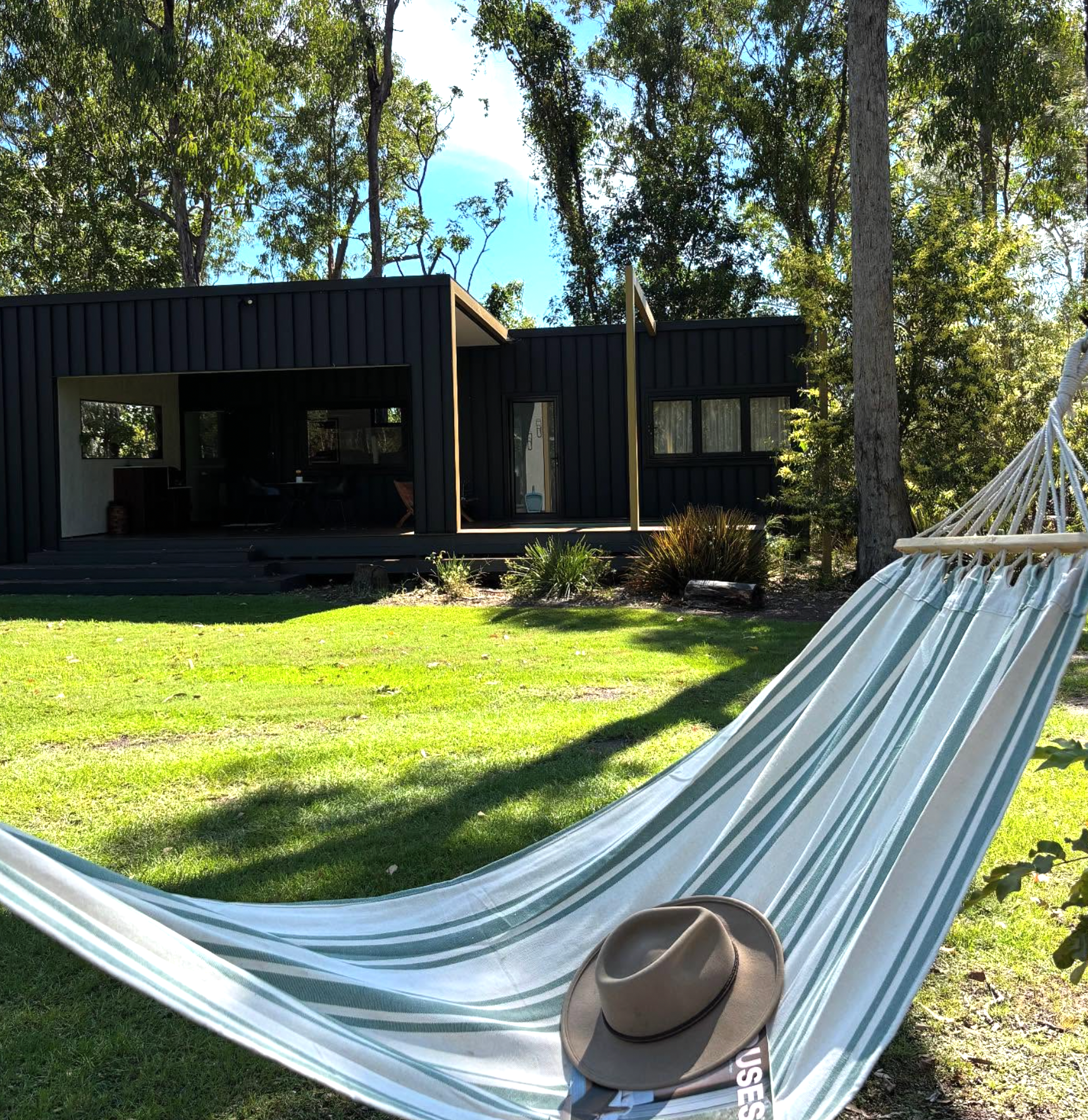 Takeaway Coffee Cups for your luxury Airbnb