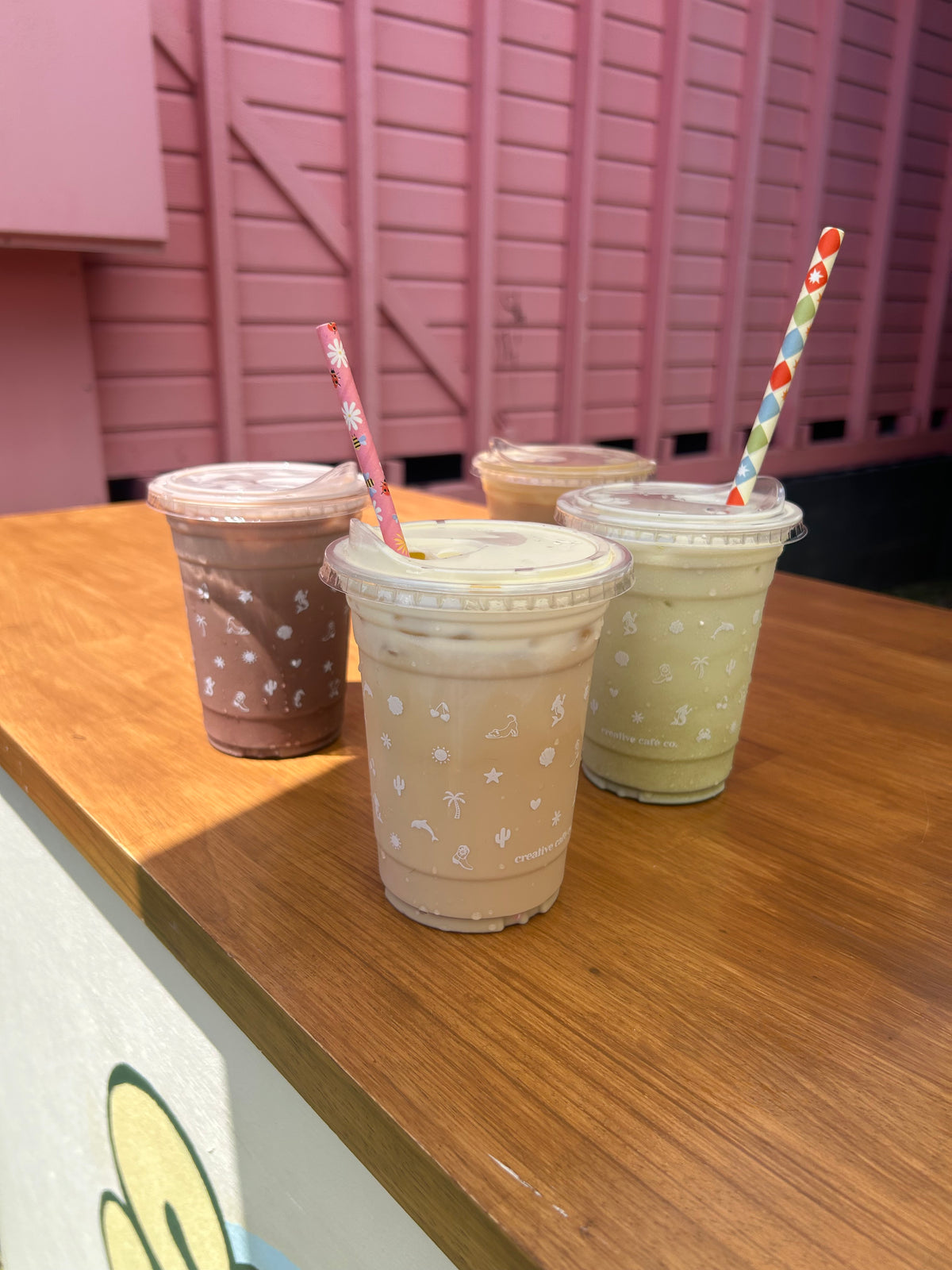 16oz 475ml clear plastic cold drink cup disposable takeaway white print creative cafe co pretty cup wholesale cafe sipper lid cold foam flat lid straw iced matcha iced latte